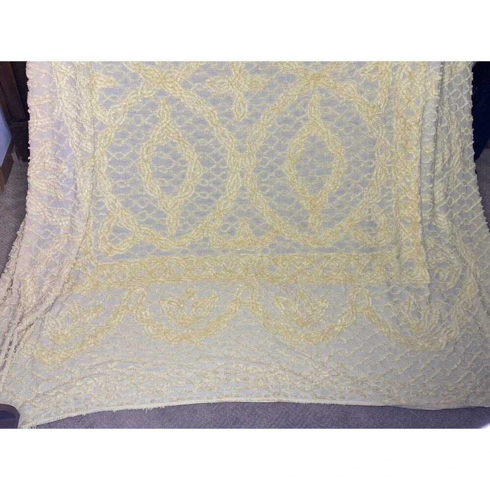 Vtg Twin‎ Yellow Floral Chenille Bedspread 92x108